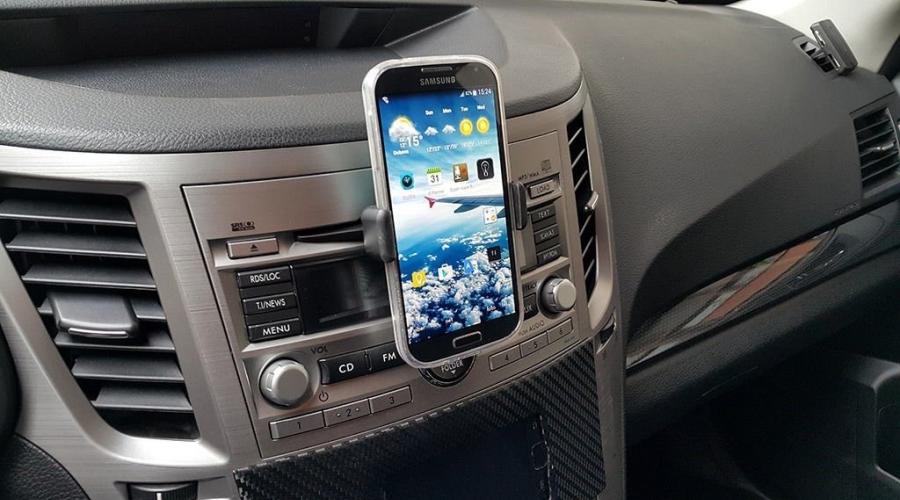 Kendi akıllı telefon montajınızı yapın.  Kendi elinizle bir arabanın ön panelinde bir akıllı telefon için stand veya bir arabadaki bir telefon için bir araç tutucu nasıl yapılır